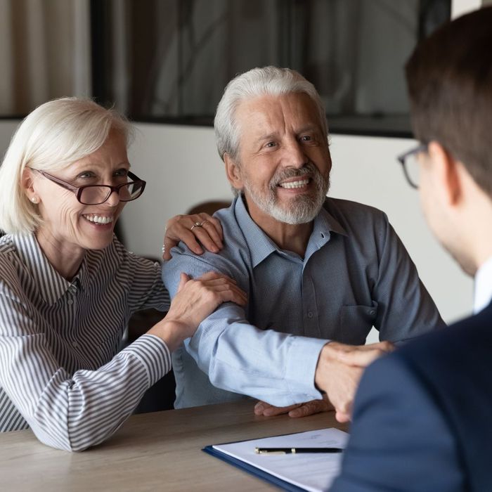 couple getting assistance with estate plan